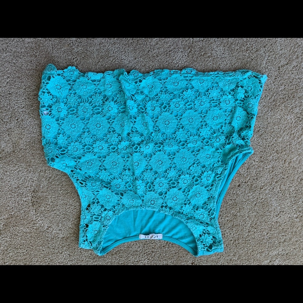 🌼Active Girls Blue/Green Crop Top Size L